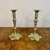 Antike George III Kerzenständer aus Messing, 1760, 2er Set