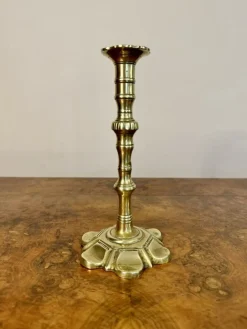 Antike George III Kerzenständer aus Messing, 1760, 2er Set