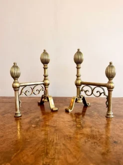 Antike georgische Feuerhunde aus Messing, 1800, 2er Set