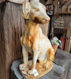 Antike gusseiserne Statue Hund