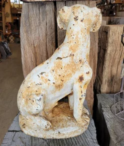 Antike gusseiserne Statue Hund