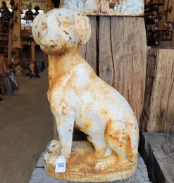Antike gusseiserne Statue Hund