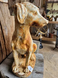 Antike gusseiserne Statue Hund