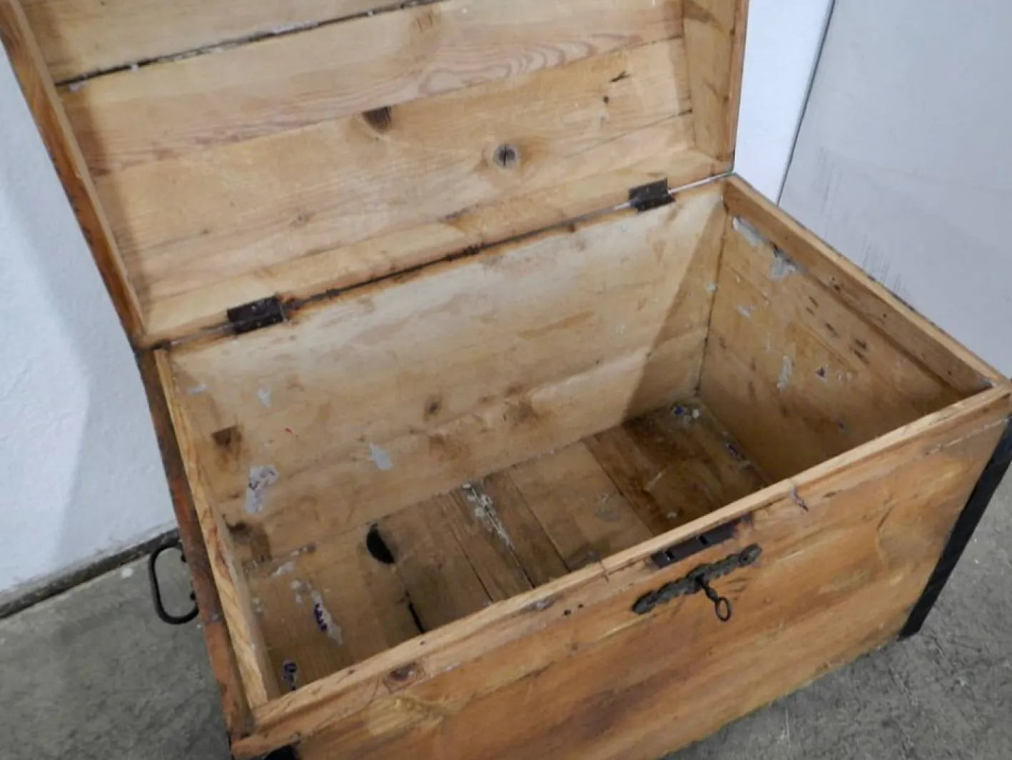 Antike Holztruhe