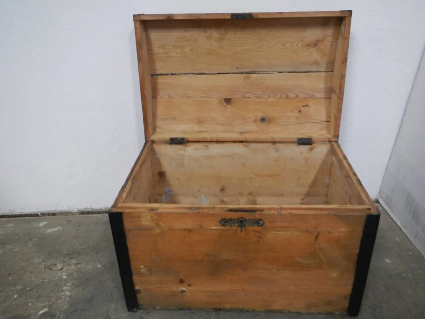 Antike Holztruhe