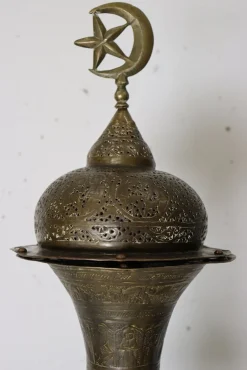 Antike islamische Syrien Stehlampe aus Messing mit handbemaltem Kamelleder Lampenschirm, 1930er