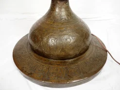 Antike islamische Syrien Stehlampe aus Messing mit handbemaltem Kamelleder Lampenschirm, 1930er