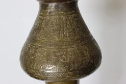 Antike islamische Syrien Stehlampe aus Messing mit handbemaltem Kamelleder Lampenschirm, 1930er