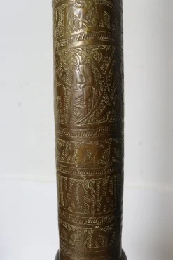Antike islamische Syrien Stehlampe aus Messing mit handbemaltem Kamelleder Lampenschirm, 1930er