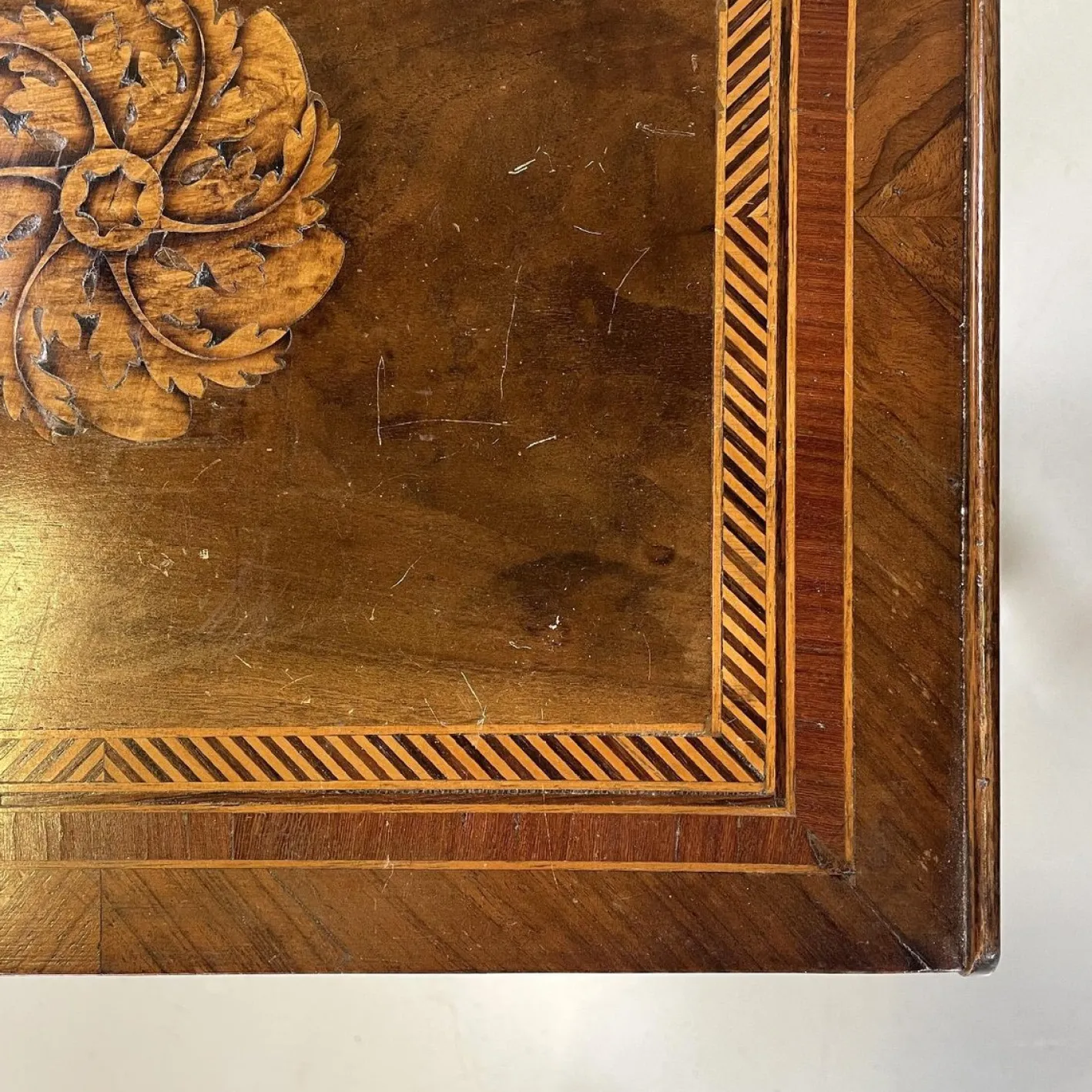 Antike italienische Nachttische aus Holz mit floralen Intarsien, 1750er, 2er Set