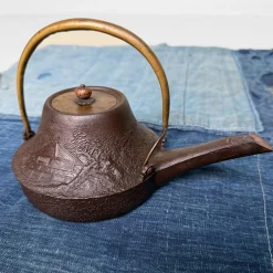 Antike japanische traditionelle Tetsubin Teekanne, 1860er