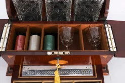 Antike Karaffe Tantalus und Spiele aus Satinholz mit drei Schliffen, 1890er, 6 . Set