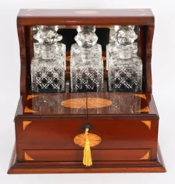 Antike Karaffe Tantalus und Spiele aus Satinholz mit drei Schliffen, 1890er, 6 . Set