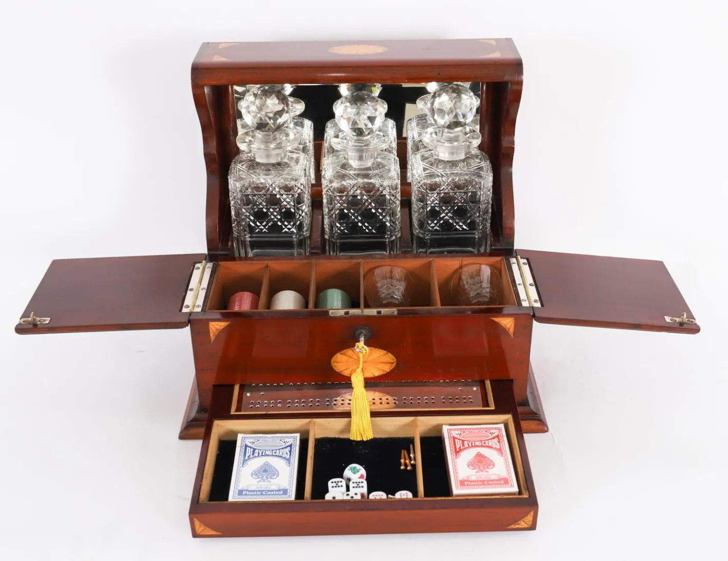 Antike Karaffe Tantalus und Spiele aus Satinholz mit drei Schliffen, 1890er, 6 . Set