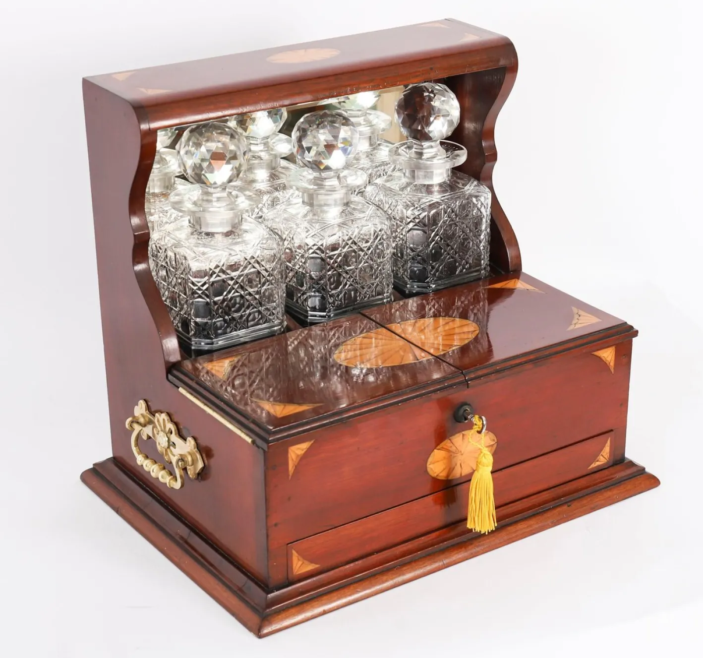 Antike Karaffe Tantalus und Spiele aus Satinholz mit drei Schliffen, 1890er, 6 . Set