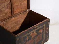Antike lackierte Truhe aus Kiefernholz, China, 1900