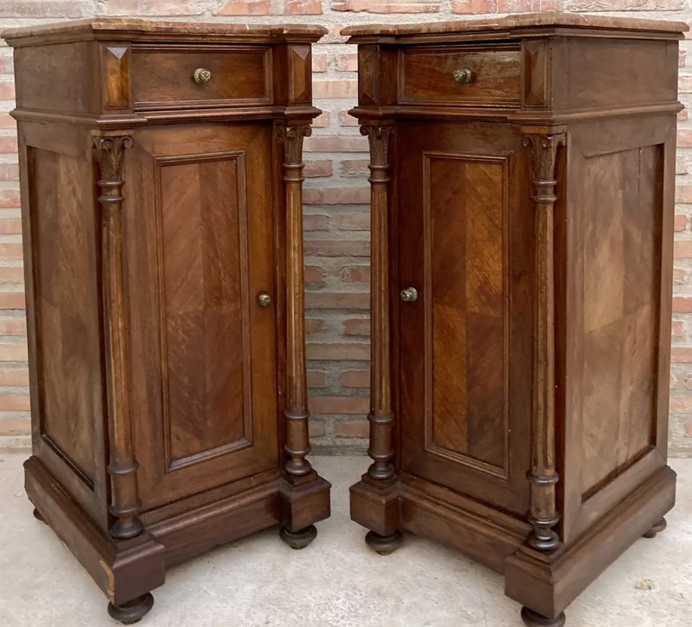 Antike Louis XVI Nachttische mit roter Marmorplatte, 1890er, 2er Set