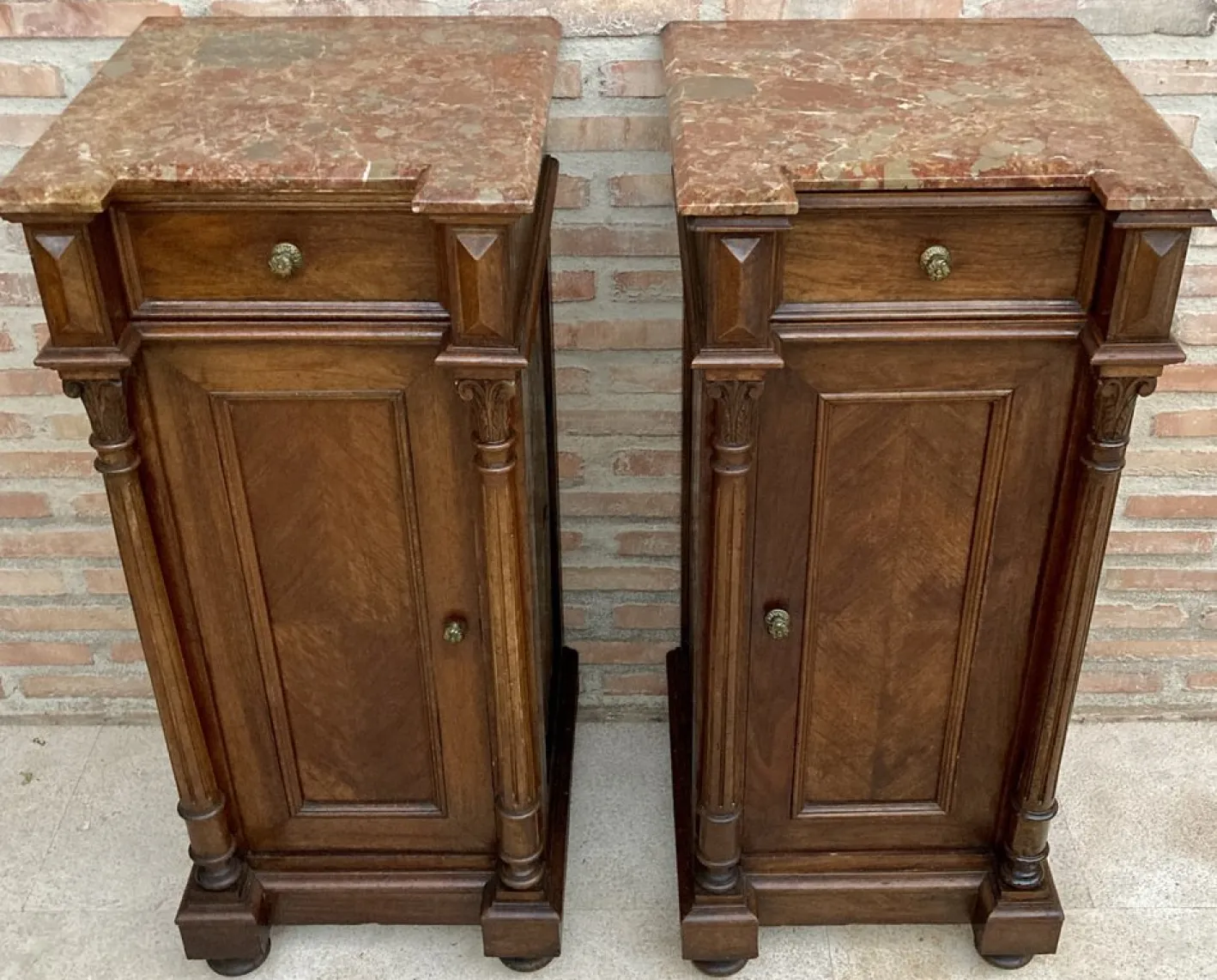 Antike Louis XVI Nachttische mit roter Marmorplatte, 1890er, 2er Set