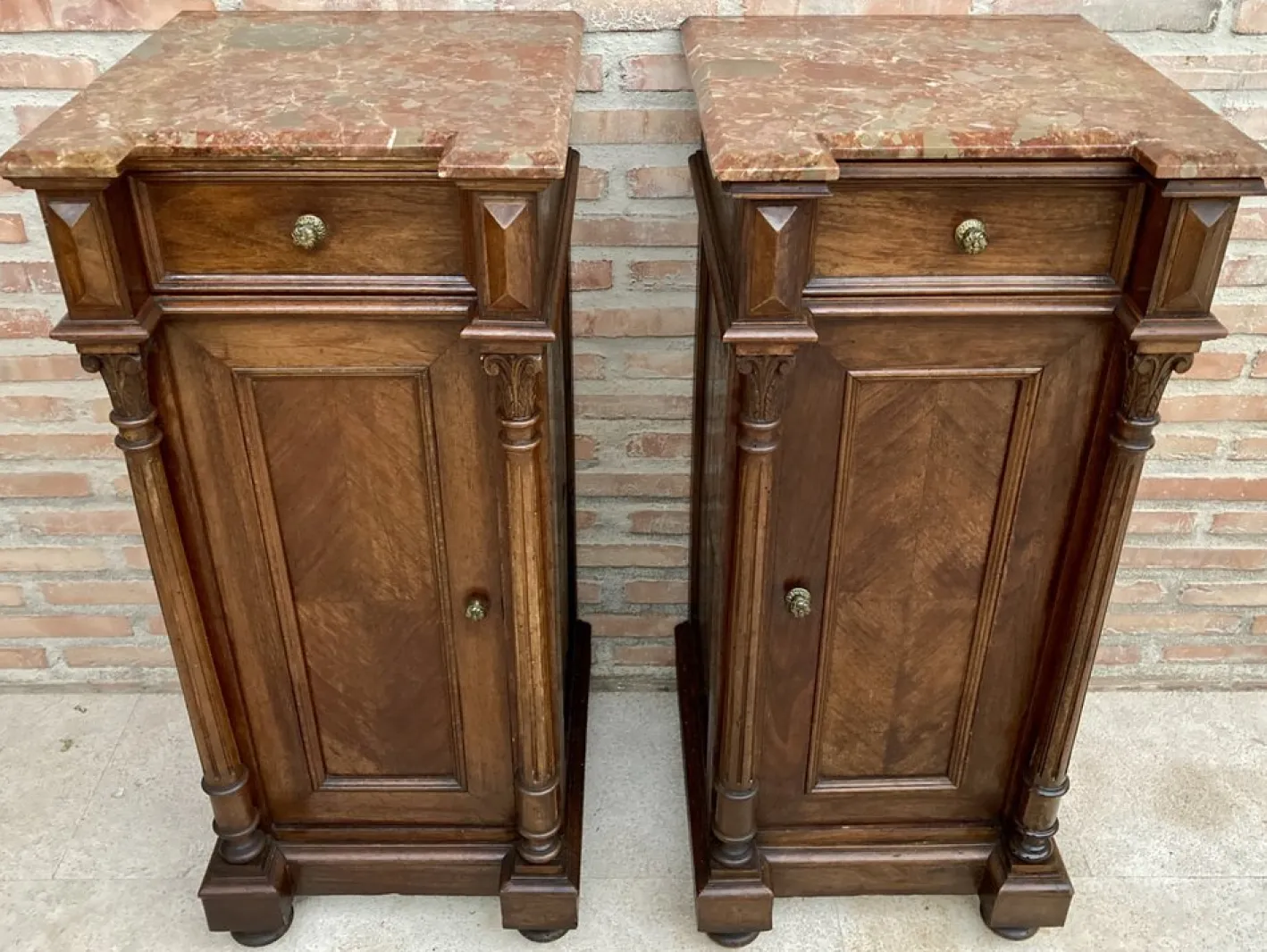 Antike Louis XVI Nachttische mit roter Marmorplatte, 1890er, 2er Set