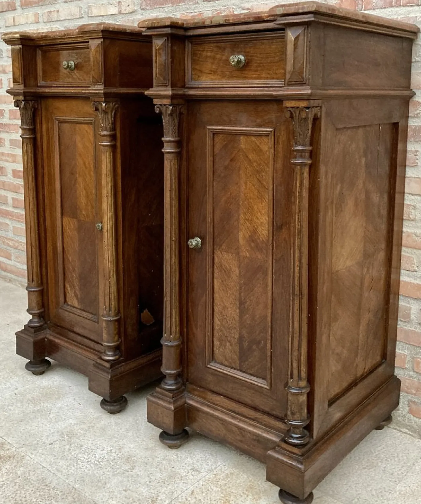 Antike Louis XVI Nachttische mit roter Marmorplatte, 1890er, 2er Set