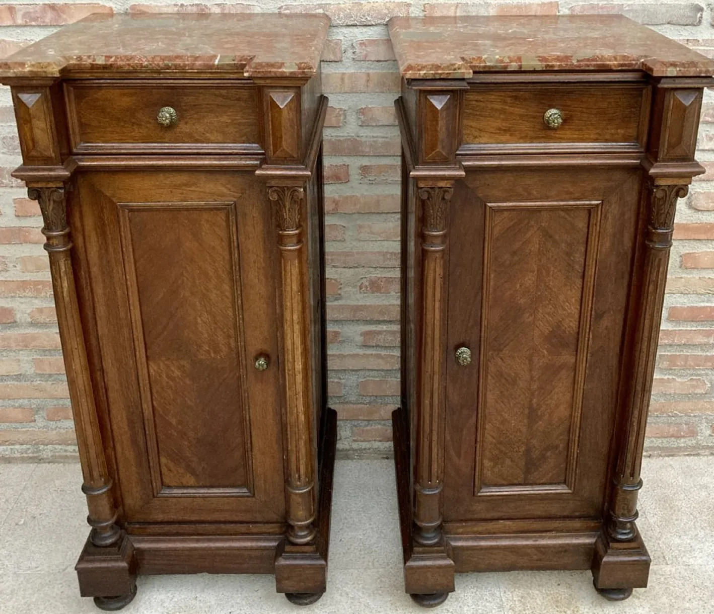 Antike Louis XVI Nachttische mit roter Marmorplatte, 1890er, 2er Set
