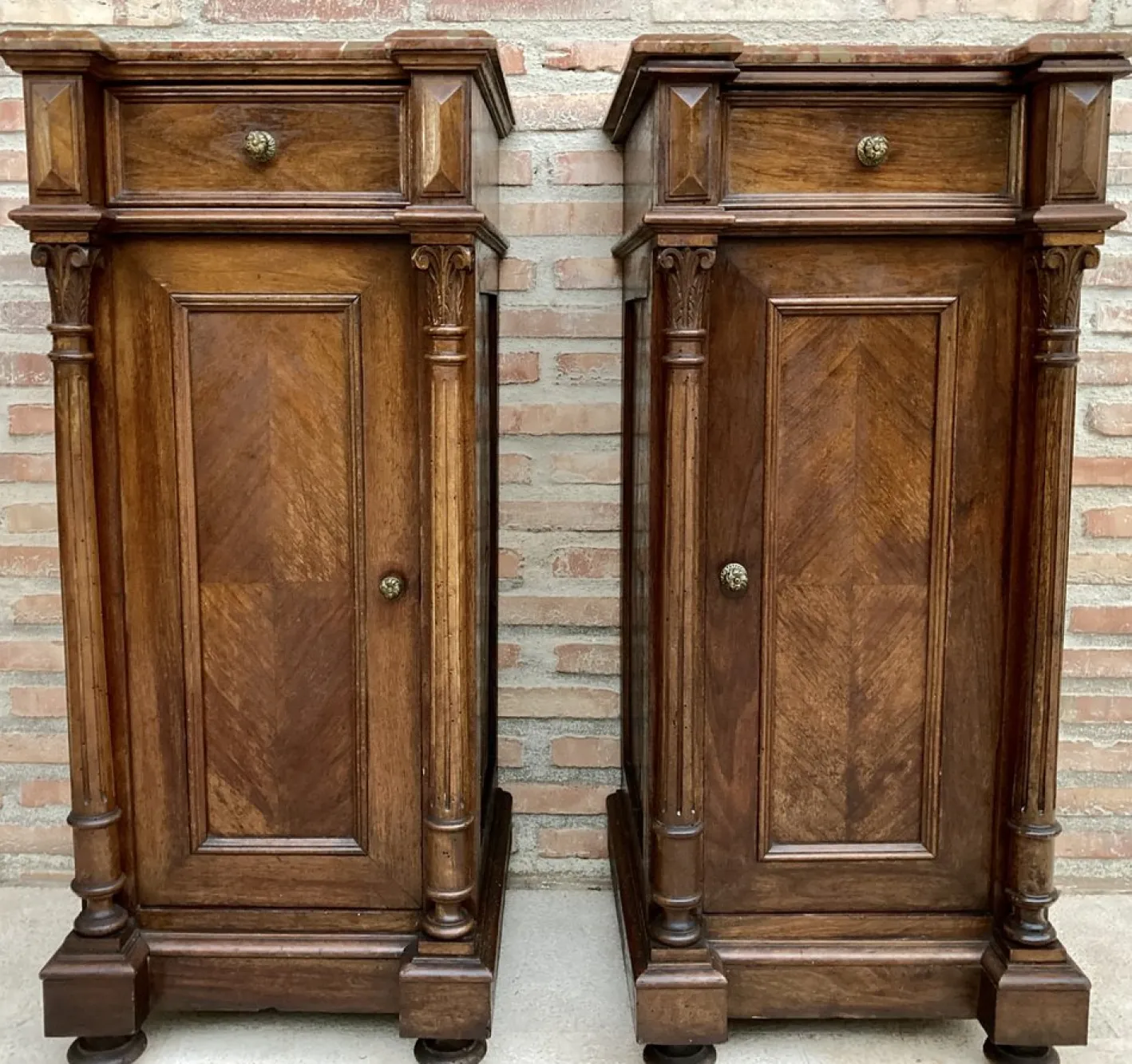 Antike Louis XVI Nachttische mit roter Marmorplatte, 1890er, 2er Set
