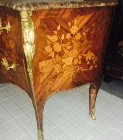 Antike Louis XV Marketerie Kommode