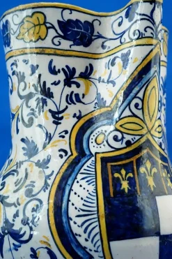Antike Majolikierte Keramik Krug Vase aus der Renaissance von Montelupo Fiorentino