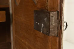 Antiker bemalter französischer Holzschrank, 1700er