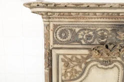 Antiker bemalter französischer Holzschrank, 1700er