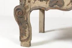 Antiker bemalter französischer Holzschrank, 1700er