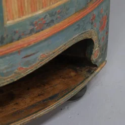 Antiker bemalter schwedischer Volkskunst Eckschrank, 1840