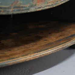 Antiker bemalter schwedischer Volkskunst Eckschrank, 1840