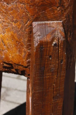 Antiker Brutalistischer Dreibein-Hackblock aus Holz, 1890er