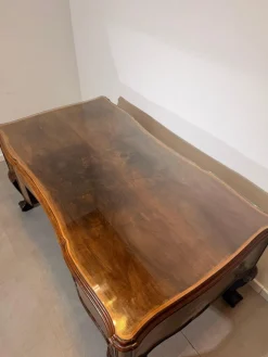 Antiker Chippendale Partner-Schreibtisch aus Nusswurzelholz mit Glasplatte