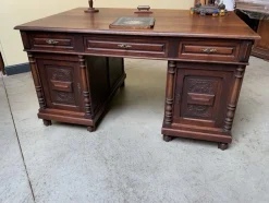 Antiker doppelseitiger Jugendstil Schreibtisch, 1890er