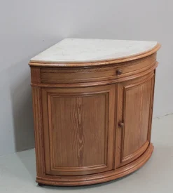 Antiker Eckschrank
