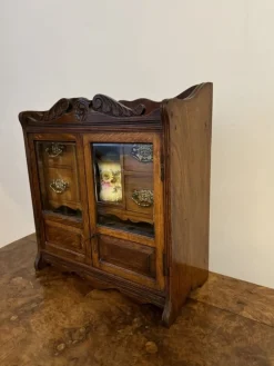 Antiker edwardianischer Rauchschrank aus geschnitzter Eiche, 1900