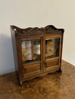 Antiker edwardianischer Rauchschrank aus geschnitzter Eiche, 1900