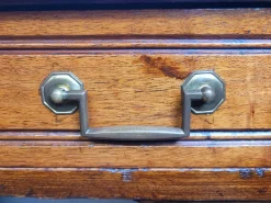 Antiker edwardianischer Schreibtisch mit Knielöchern und roter Lederplatte, 1910er