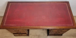 Antiker edwardianischer Schreibtisch mit Knielöchern und roter Lederplatte, 1910er