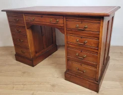 Antiker edwardianischer Schreibtisch mit Knielöchern und roter Lederplatte, 1910er