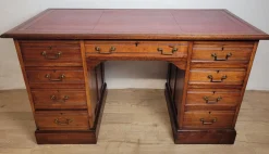 Antiker edwardianischer Schreibtisch mit Knielöchern und roter Lederplatte, 1910er