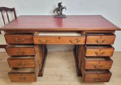 Antiker edwardianischer Schreibtisch mit Knielöchern und roter Lederplatte, 1910er
