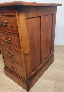 Antiker edwardianischer Schreibtisch mit Knielöchern und roter Lederplatte, 1910er
