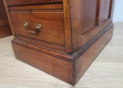 Antiker edwardianischer Schreibtisch mit Knielöchern und roter Lederplatte, 1910er