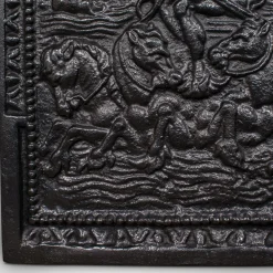 Antiker englischer Relief Kamin aus Gusseisen, 1900