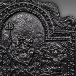 Antiker englischer Relief Kamin aus Gusseisen, 1900