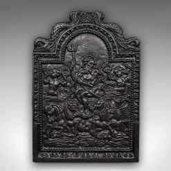 Antiker englischer Relief Kamin aus Gusseisen, 1900