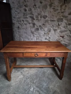 Antiker französischer Bauerntisch aus Kirschholz, 1750er